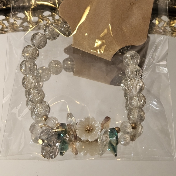 Glass Beaded Flower Bracelet - Picture 12 of 12